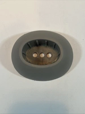 Gorras para pies Summer Waves color gris claro tostado tomadas de una piscina de 16" x 48" Foto 1 de 4