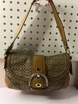 Bolso de hombro Coach Soho pequeño con solapa Foto 1 de 4