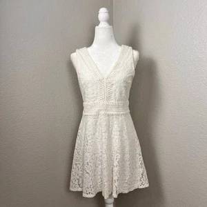 Francescas Womens Mini Dress Medium White Lace Crochet Sleeveless Bridal Grad - Picture 1 of 9