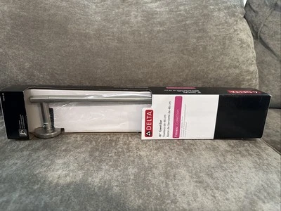 Toallero Delta 75918-SS Brilliance acero inoxidable trínseco 18" montado en la pared Foto 1 de 4