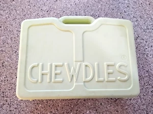 Vintage Chewdles Plastic Dog Cat Food Water Pet Food Storage Travel case - Picture 1 of 3