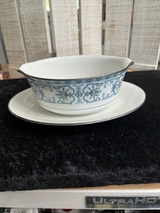 (#733) NORITAKE BURLINGTON BLUE FEATHER GRAVY BOAT WITH ATTACHED PLATE - Picture 1 of 12