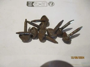 8 Anciens Clous de Maréchal Ferrant Déco Atelier Steampunk Indus Coffre Porte - Picture 1 of 2