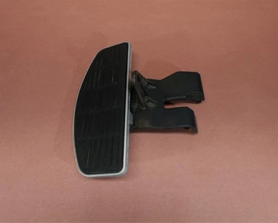 Placa reposapiés delantera izquierda Suzuki Boulevard C50 VL800 2005-2009 Foto 1 de 4