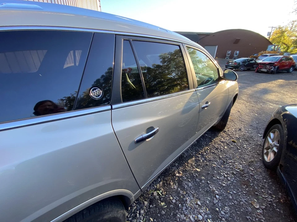 Used Rear Right Door Assembly Rear Side fits: 2014 Buick Enclave Rear Right Grad Foto 1 de 4