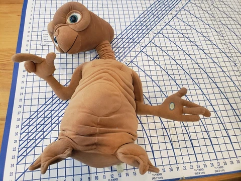 E.T. Large Talking Plush 24” E.T. Toys R Us Exclusive Lights Up + Talks - WORKS Cover