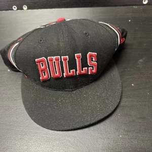 Sombrero de Colección Chicago Bulls Snapback - Ropa de Calle Años 90 - Ajustable, Negro/Rojo - Imagen 1 de 5