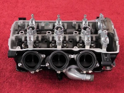 Culata de motor completa con válvulas ~ Triumph Speed Triple 1200 RS 1200RS Foto 1 de 4