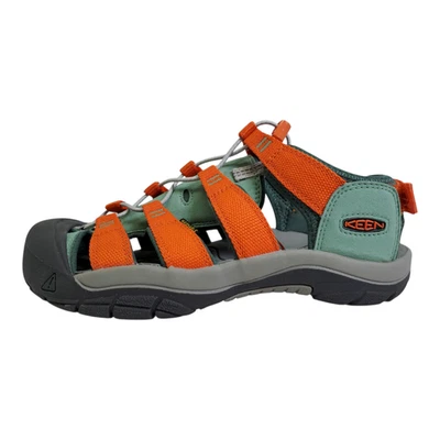 Sandalia de agua sin límites Keen Newport para niños, verde granito/ibis escarlata, 5 Big Kid Foto 1 de 4
