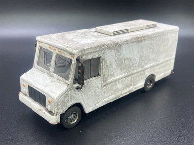 Step Van Rusty Weathered Distressed Barn Find 1/64 Diecast Custom Food Truck - Image 1 of 4
