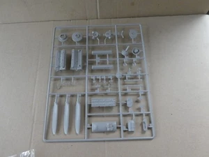 TRUMPETER HURRICANE MK11c 02415 SPRUE E PROP BLADES ENGINE PARTS  1/24 SCALE - Picture 1 of 7