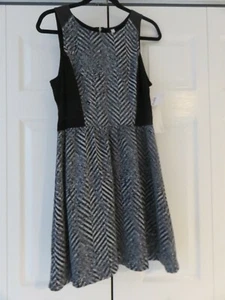 Kensie Sheath Dress Size M Gray Stripe Black Panel Sleeveless Knee Length- NWT - Picture 1 of 5