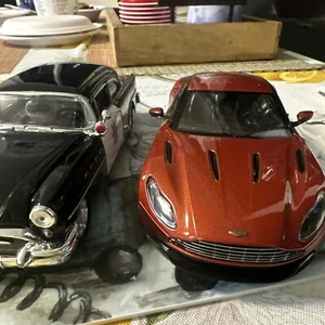 Lot Of 4 Die Cast Cars - Picture 1 of 8