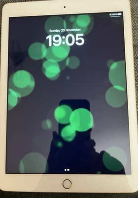 Apple iPad 5th Gen 32GB Wi-Fi 9.7in Gold. Very Good Condition Fully Working - Image 1 of 4