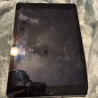 Apple iPad 5th Gen 32GB 9.7" A1822 MP2F2LL/A Space Gray WiFi Only - Image 1 of 2