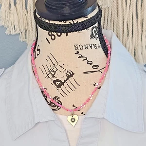 Collar Colgante Corazón Plata Antigua y Cuentas Semilla Rosa y Transparente en Capas, 16" - Imagen 1 de 11