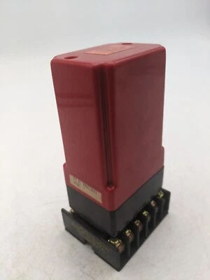 Red Lion PRA13021 Control Analog Converter 115 Volt 50/60Hz 1-3 KHz 12-Pin Base - Image 1 of 4