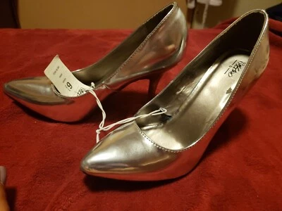 Zapatos de tacón alto Mossimo plateados charol cromado brillante metálico talla 6,5 Foto 1 de 3