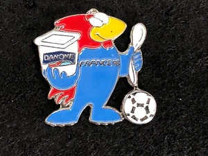 PINS PIN FOOTBALL SOCCER FOOT WORLD CUP 98 FRANCE 1998 DANONE METAL PEINT EF - Imagen 1 de 1