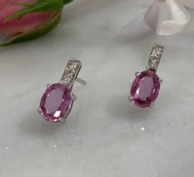 Pendientes de diamantes y zafiros rosados de oro de 18 quilates Foto 1 de 4