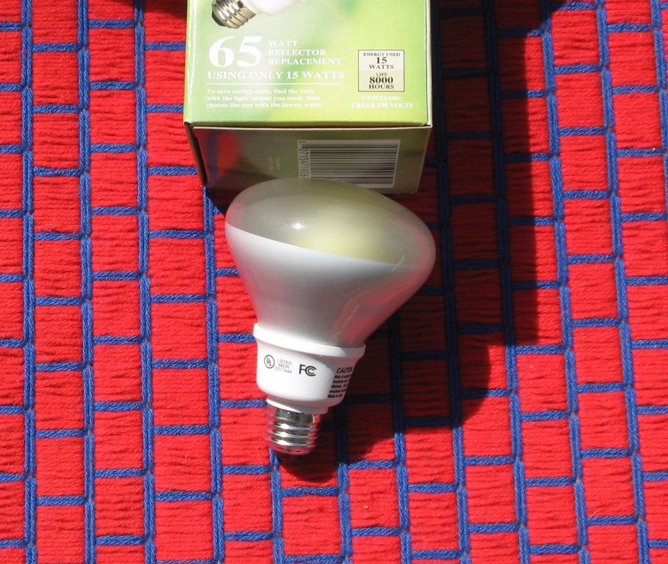 YELLOW BUG LIGHT BULB  insect repellent 15 watt R30 flood lite CFL bug away NEW  - Image 1 of 2