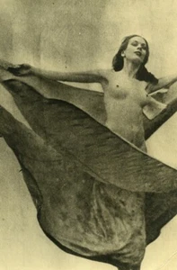Belgien Risiko oben ohne junge Frau in einer Pflanze Fotomontage altes Foto 1931 - Bild 1 von 3