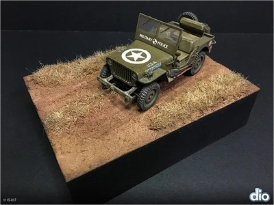 Built & painted model - 1:35 US Willys Jeep Military Police, WWII, with base - Bild 1 von 4