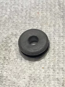 Grommet canna da soffocamento Homelite 250, 252, 300, 540, 8800, CS-40, CS-50 e altro - Foto 1 di 1