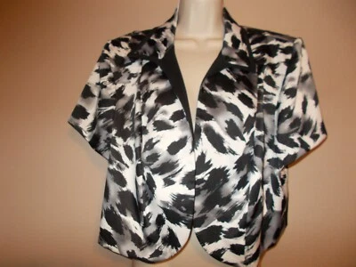 Nueva chaqueta corta Studio I para mujer talla grande 20W multicolor negra a coordinar Foto 1 de 4