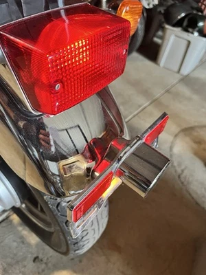 Honda Magna 1984 82-88 OEM VF700C guardabarros trasero cromo placa de freno luz probada Foto 1 de 4