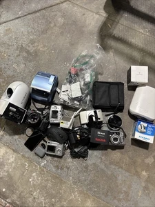 SET BESTEHEND AUS 12 - verschiedenen elektronischen Artikeln Apple Objektiv Kamera Tasche Remte, Radio - Bild 1 von 7