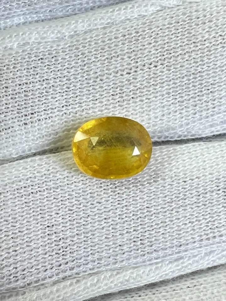 Zafiro amarillo natural |Piedra preciosa suelta | Certificado |Ovalado | 3,80 cts | Bangkok GF Foto 1 de 3