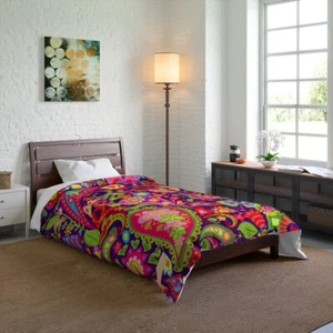 Peaceful Paisley Comforter: A Perfect Blend of Comfort and Aesthetics - Picture 1 of 9