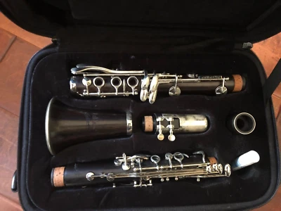 Clarinete Leblanc Serenade L225S B-plano de madera negra con llave plateada precio de venta sugerido por el fabricante 1889 + impuestos Foto 1 de 4