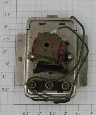 Motor de control de interruptor de pista de calibre estándar Ives 1898 con capó Foto 1 de 2