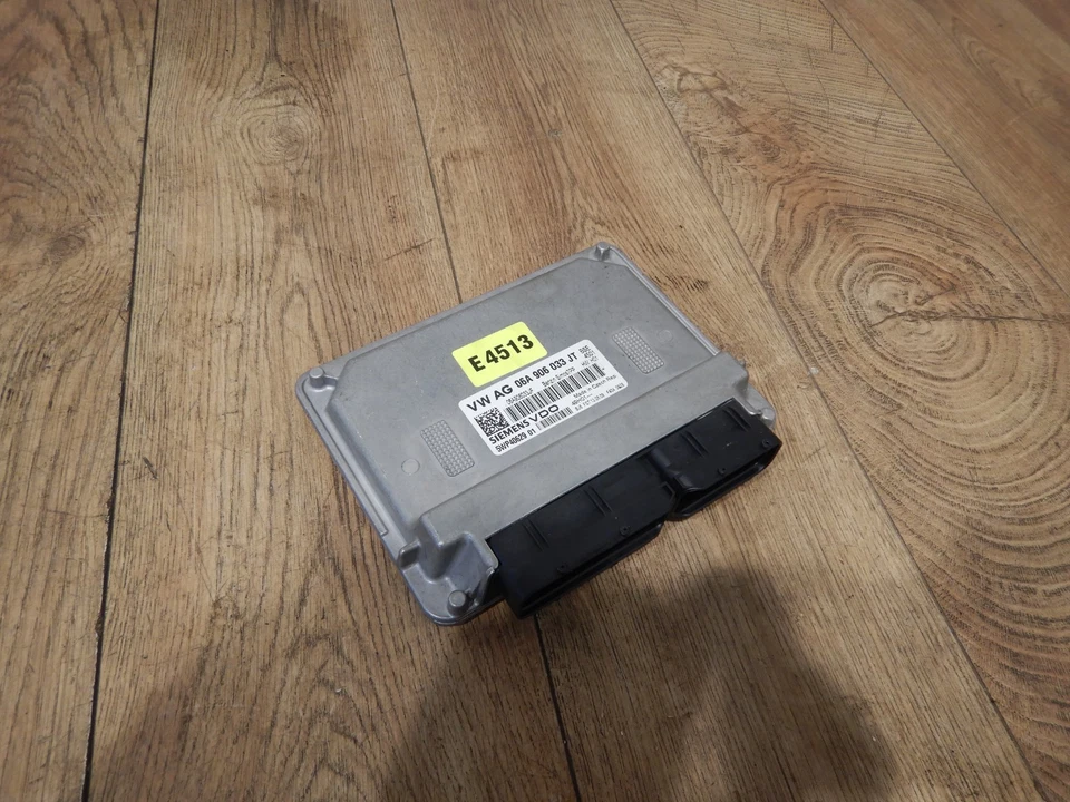 Centralina Motore VW Golf Plus 5M 1.6 75KW BSE 06A906033JT Originale - Immagine 1 di 2