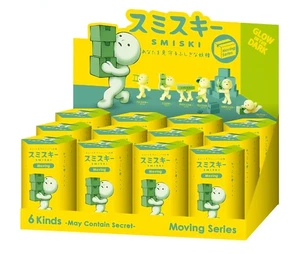 Set 12 personaggi Smiski Hippers scatola cieca casuale serie Glow In The Moving Dark - Foto 1 di 1