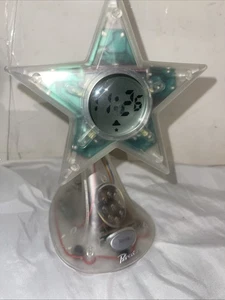 Reloj despertador radio FM transparente Bratz 2003 vintage con luz nocturna probado con baterías - Imagen 1 de 6