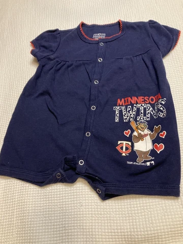 Minnesota twins baby girl short outfit 6/9 M Cover