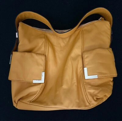 NUEVO Hermoso RARO Bolso de Mano Michael Kors Cuero Amarillo Beverly Acentos Dorados Foto 1 de 4