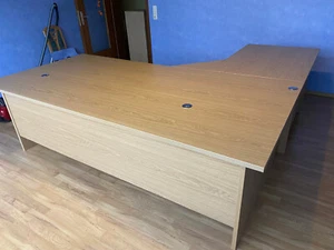 Schreibtisch L-Form braun Schreinermöbel 250cm 240cm 76cm - Bild 1 von 4