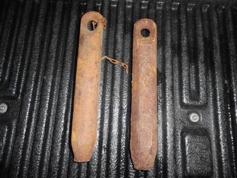 VINTAGE ANTIQUE CAST IRON WINDOW SASH WEIGHTS Cover