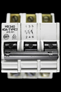 WYLEX 40 AMP TYPE 2 M9 TRIPLE POLE MCB CIRCUIT BREAKER HB340 - Picture 1 of 6