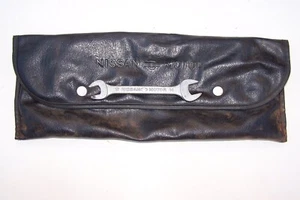 Vintage Nissan Motors Vinyl Tool Kit Roll / Pouch w/ snaps and 12x14mm Wrench - Bild 1 von 16