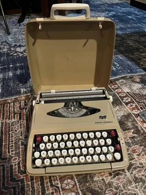 Smith Corona 便携式手动打字机 带丝带 复古海盗船 漂亮 形状 — 第 1/4 张图片