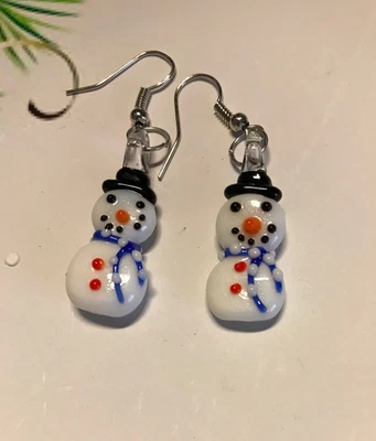 ADORABLES Y ÚNICOS PENDIENTES DE CRISTAL DE MURANO NAVIDAD MUÑECOS DE NIEVE BUFANDA AZUL TAN LINDA Foto 1 de 2