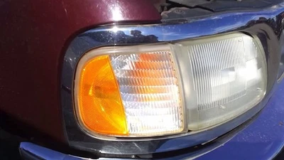 Passenger Corner/Park Light Thru 6/96 Fits 97 FORD F150 PICKUP 30683545 - Image 1 of 4