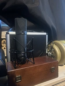NEUMANN U 87Ai MICROPHONE (BLACK) - Picture 1 of 8