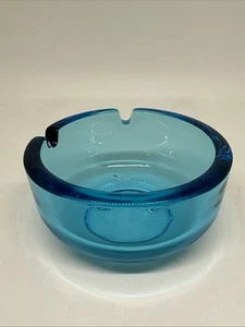 Cenicero Hazel Atlas Vintage Vidrio Azul Colonial Azul 3.75" 2 Ranuras MCM - Imagen 1 de 15