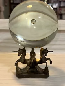 Supporto piedistallo 3 unicorni ottone vintage con sfera cristallo vetro seduta RARO - Foto 1 di 9